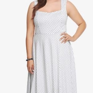 🔥Torrid white with black polka dot dress